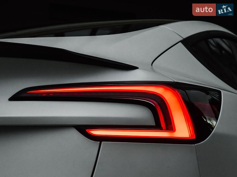 Седан Tesla Model 3 2024 в Николаеве