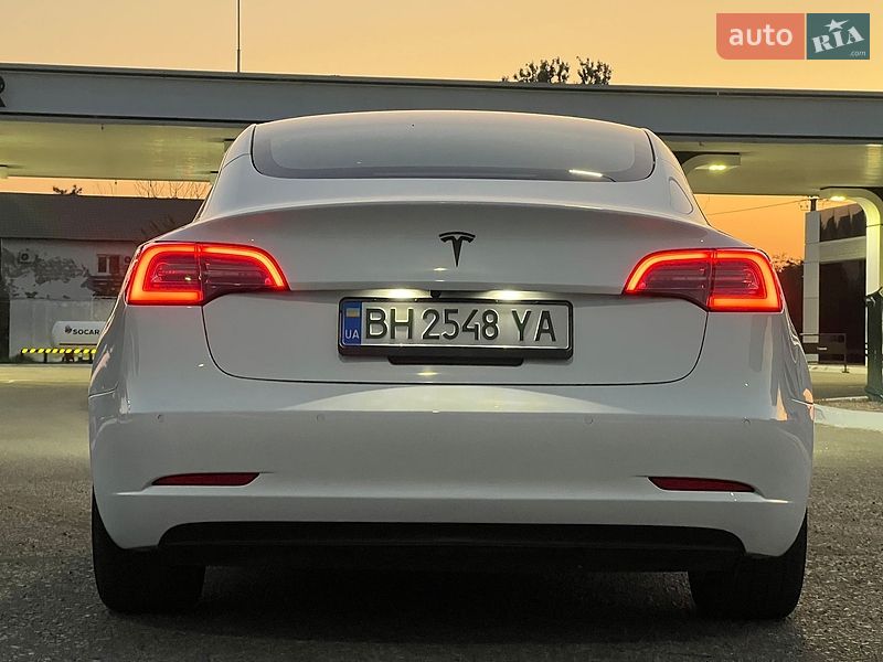 Седан Tesla Model 3 2021 в Черноморске