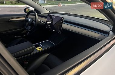 Седан Tesla Model 3 2021 в Черноморске