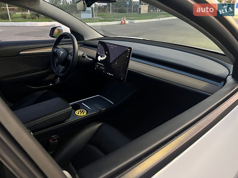 Седан Tesla Model 3 2021 в Черноморске