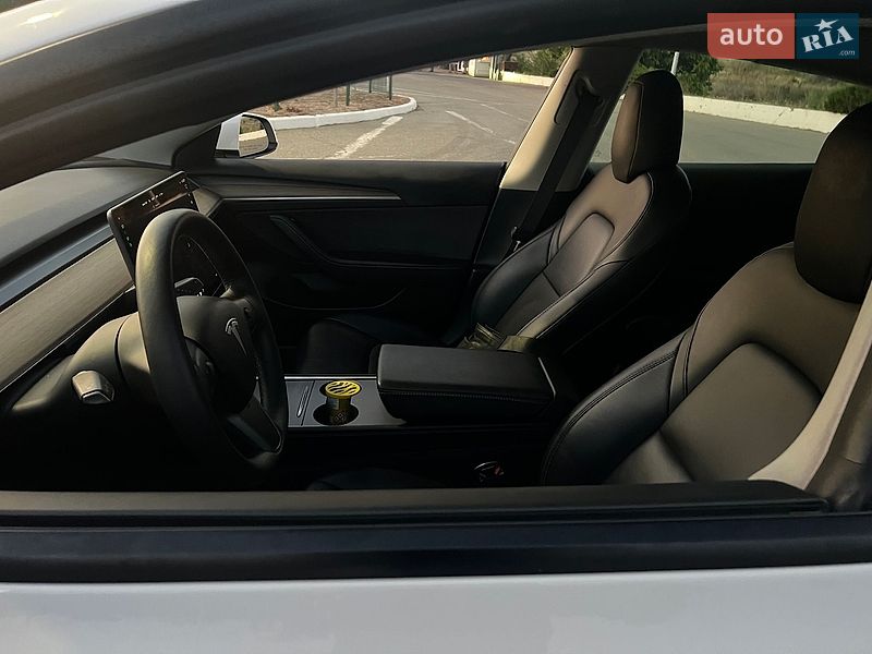 Седан Tesla Model 3 2021 в Черноморске