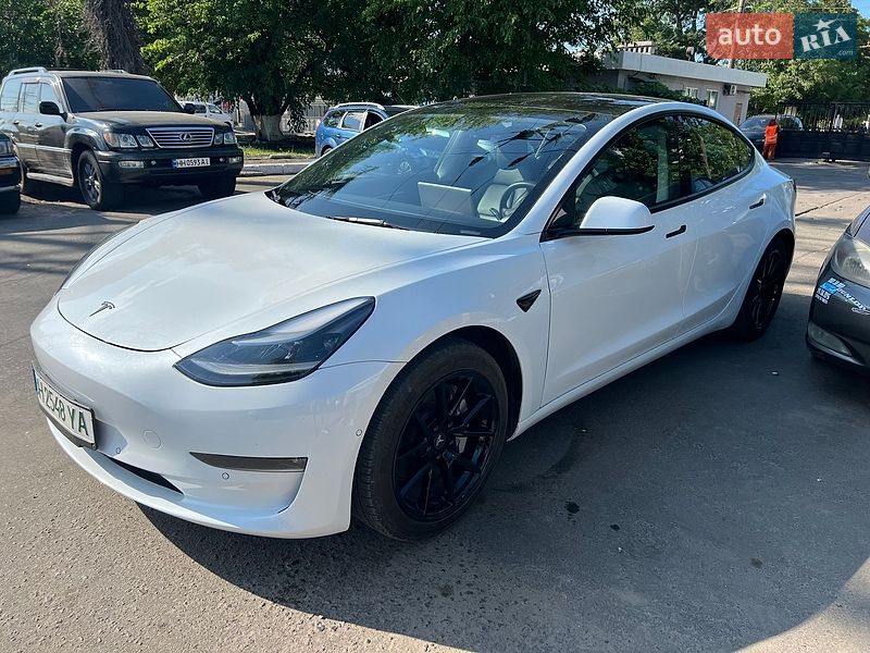 Седан Tesla Model 3 2021 в Черноморске