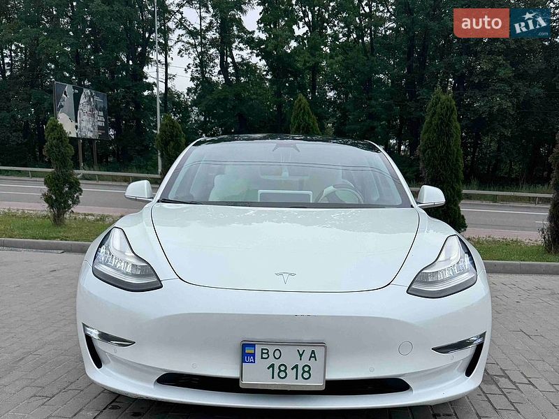 Седан Tesla Model 3 2019 в Тернополе