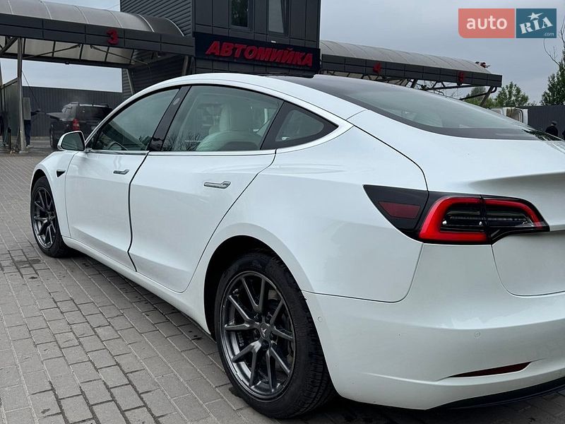Седан Tesla Model 3 2019 в Тернополе
