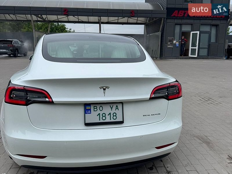 Седан Tesla Model 3 2019 в Тернополе