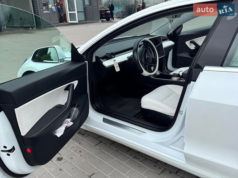 Седан Tesla Model 3 2019 в Тернополе