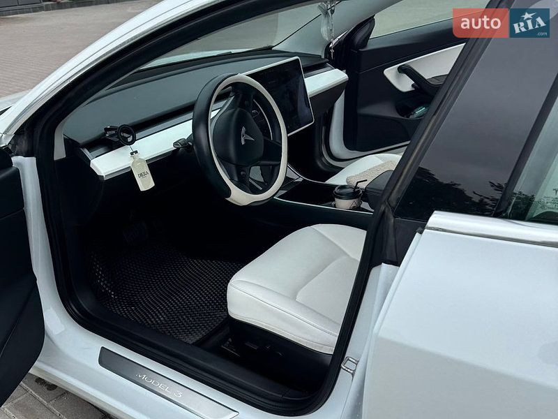 Седан Tesla Model 3 2019 в Тернополе