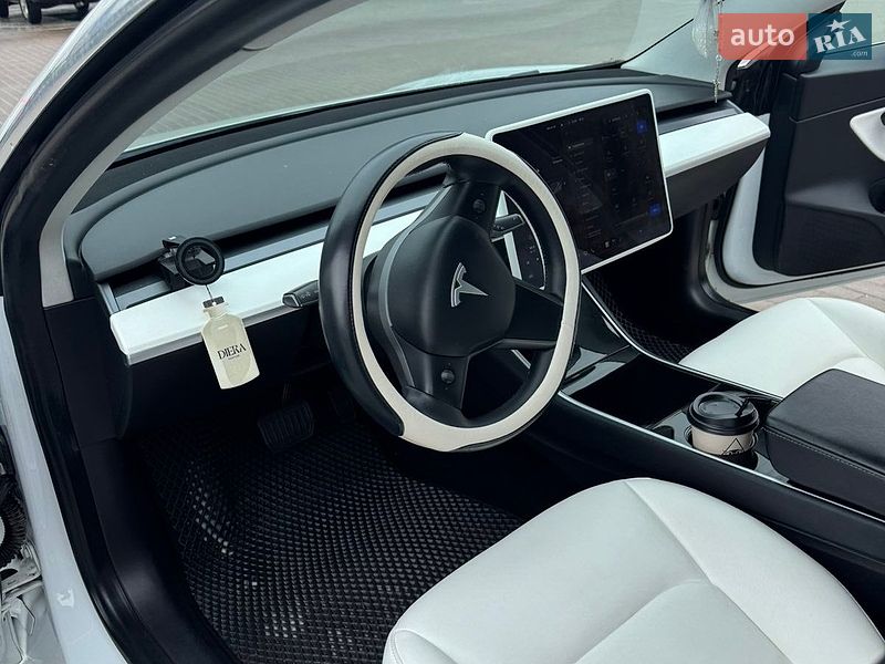 Седан Tesla Model 3 2019 в Тернополе