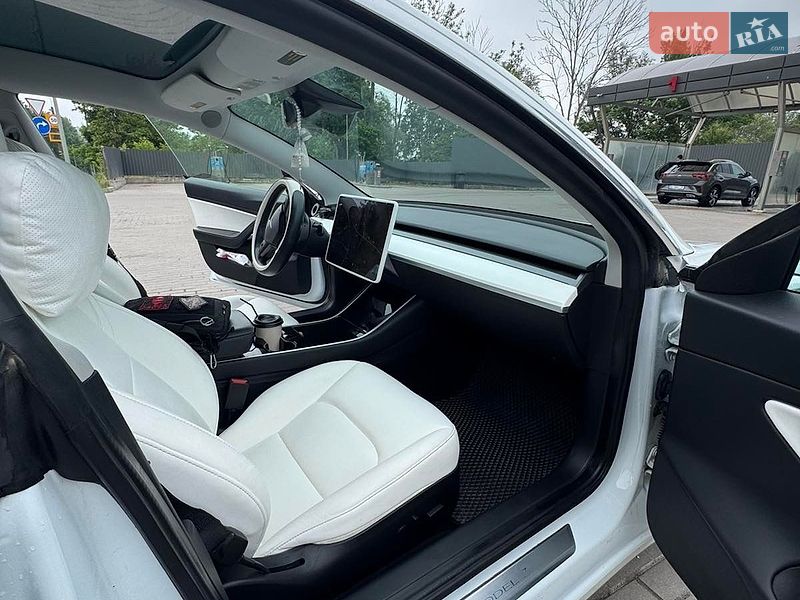 Седан Tesla Model 3 2019 в Тернополе