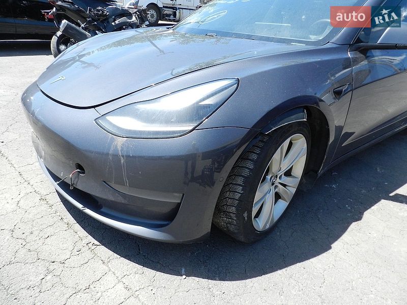 Седан Tesla Model 3 2021 в Івано-Франківську