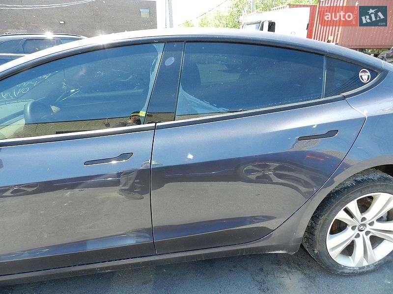 Седан Tesla Model 3 2021 в Івано-Франківську
