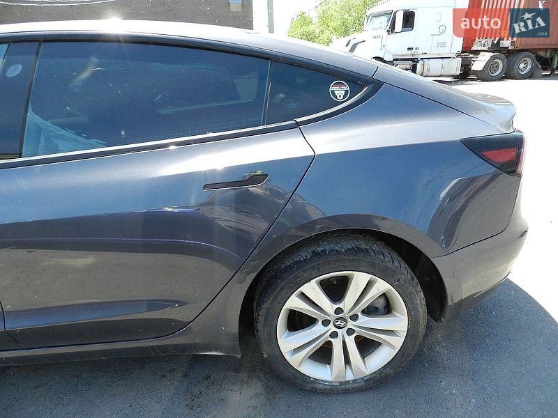 Седан Tesla Model 3 2021 в Івано-Франківську