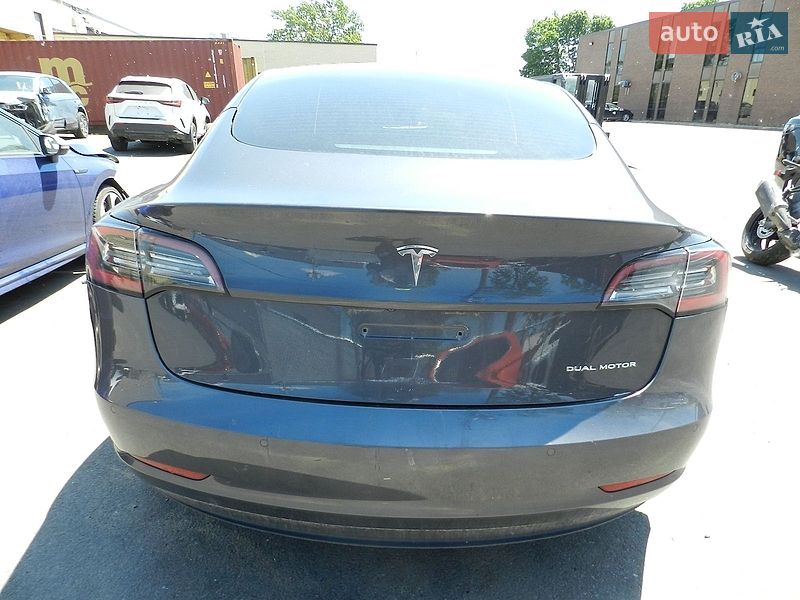 Седан Tesla Model 3 2021 в Івано-Франківську