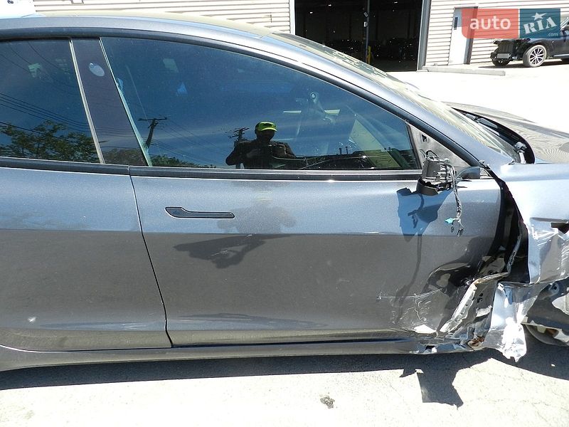 Седан Tesla Model 3 2021 в Івано-Франківську