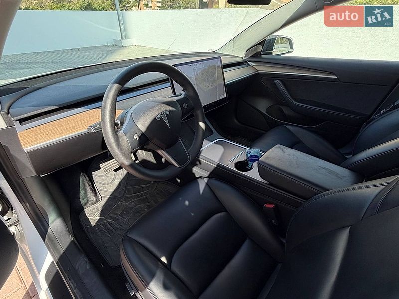 Седан Tesla Model 3 2021 в Луцьку