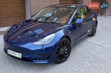 Седан Tesla Model 3 2022 в Дніпрі