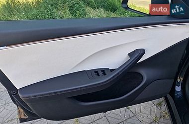 Седан Tesla Model 3 2024 в Миколаєві