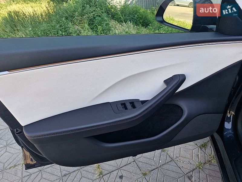 Седан Tesla Model 3 2024 в Миколаєві