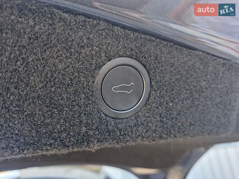 Седан Tesla Model 3 2024 в Миколаєві