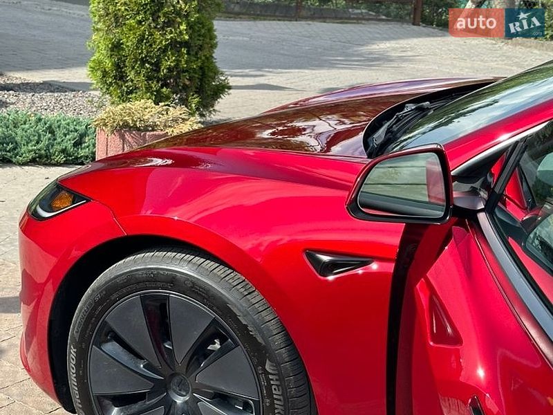 Седан Tesla Model 3 2024 в Золочеве