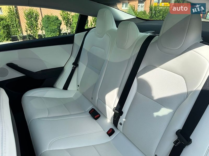 Седан Tesla Model 3 2024 в Золочеве