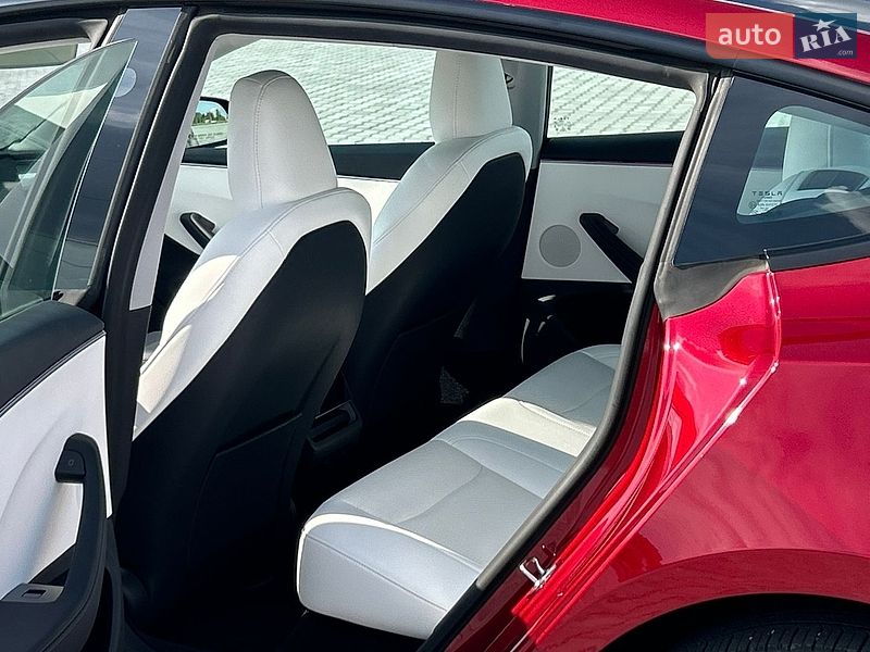 Седан Tesla Model 3 2024 в Золочеве