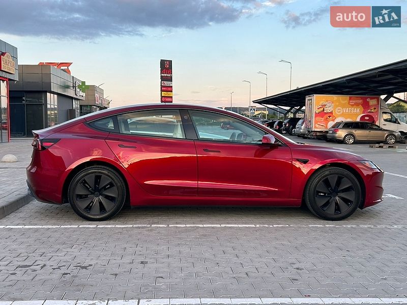 Седан Tesla Model 3 2024 в Золочеве