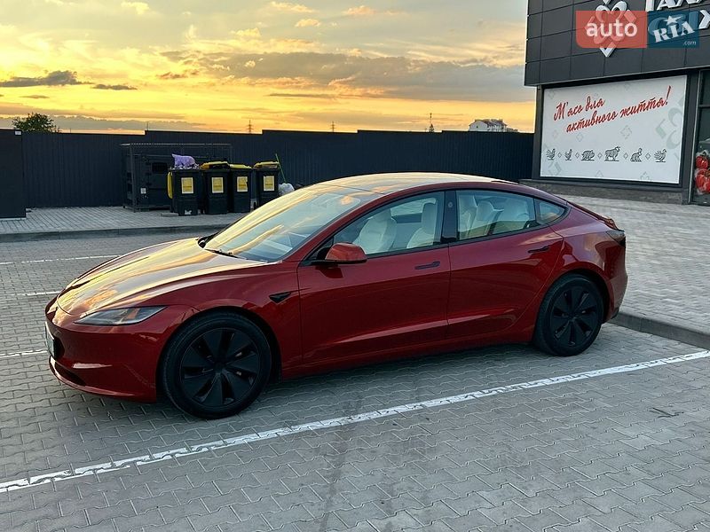 Седан Tesla Model 3 2024 в Золочеве