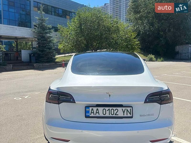 Седан Tesla Model 3 2021 в Киеве
