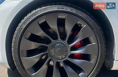Седан Tesla Model 3 2021 в Киеве