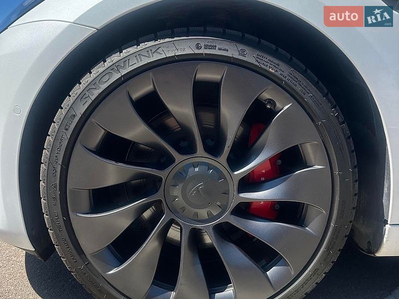 Седан Tesla Model 3 2021 в Киеве