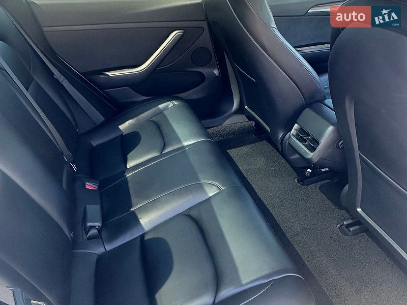 Седан Tesla Model 3 2021 в Киеве