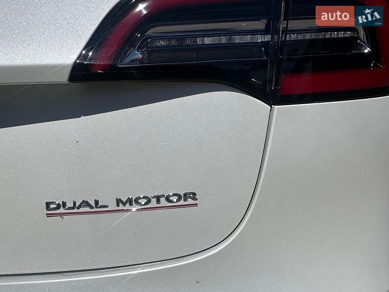 Седан Tesla Model 3 2021 в Киеве