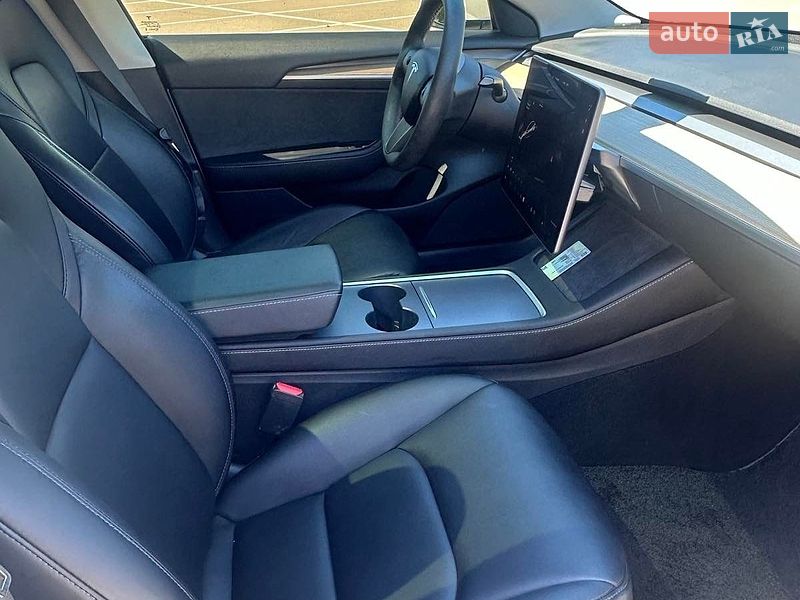 Седан Tesla Model 3 2021 в Киеве