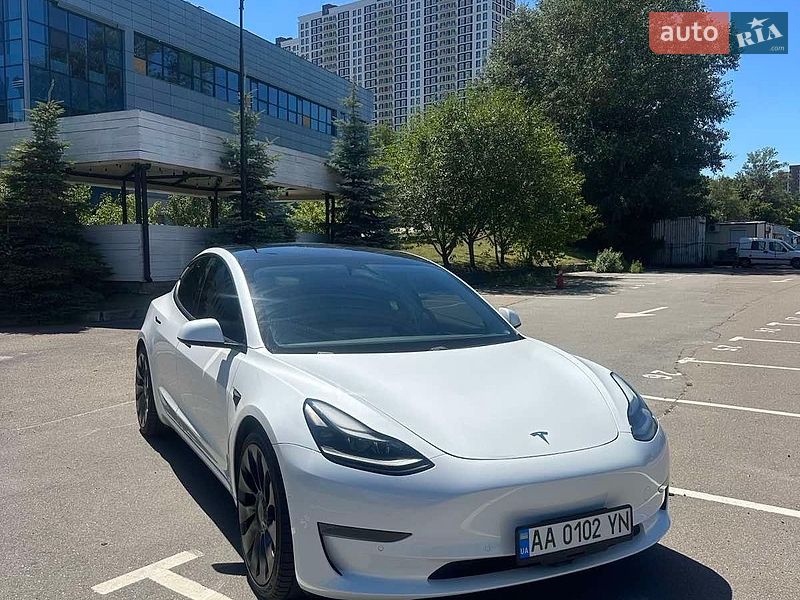 Седан Tesla Model 3 2021 в Киеве