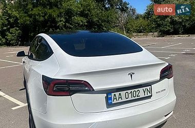 Седан Tesla Model 3 2021 в Киеве