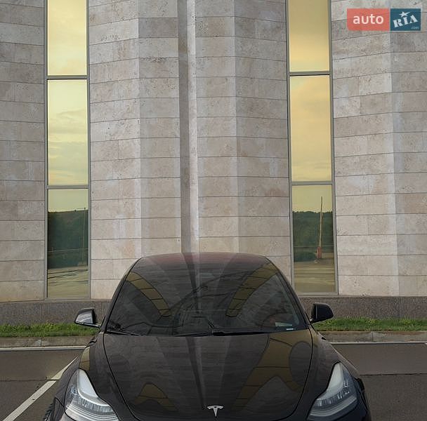 Седан Tesla Model 3 2019 в Києві