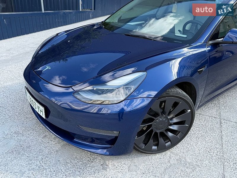 Седан Tesla Model 3 2023 в Киеве