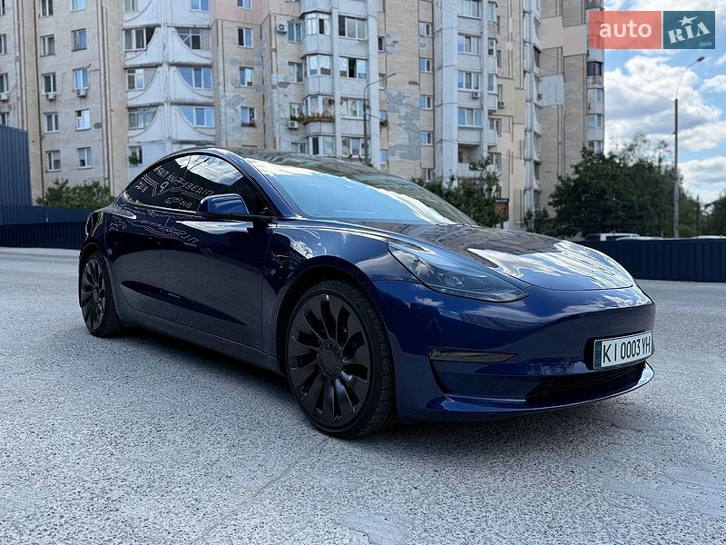 Седан Tesla Model 3 2023 в Киеве