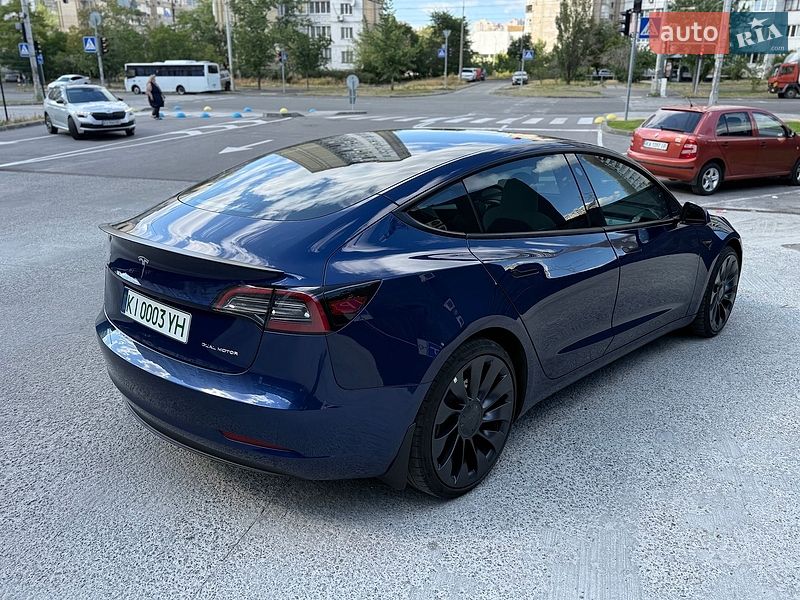 Седан Tesla Model 3 2023 в Киеве