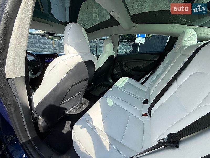 Седан Tesla Model 3 2023 в Киеве