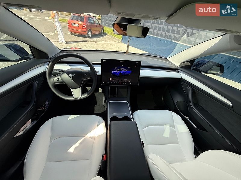 Седан Tesla Model 3 2023 в Киеве