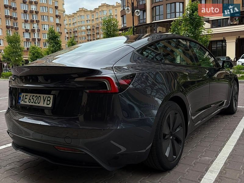 Седан Tesla Model 3 2024 в Киеве