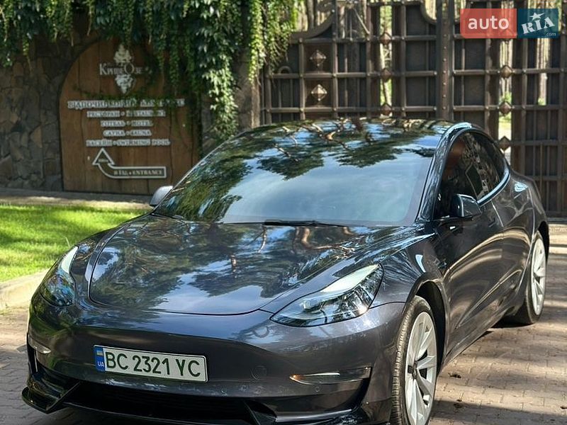Седан Tesla Model 3 2021 в Львові