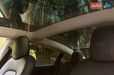 Седан Tesla Model 3 2021 в Львові