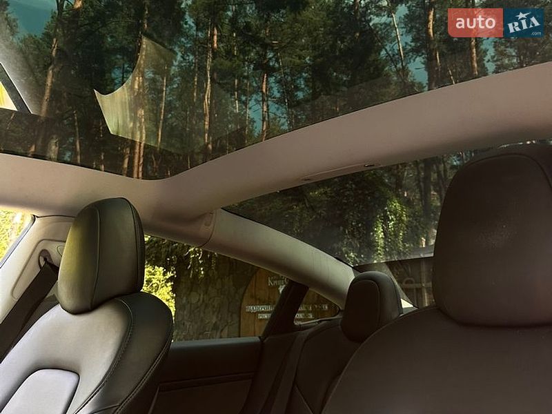 Седан Tesla Model 3 2021 в Львові
