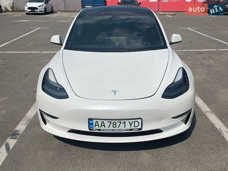 Седан Tesla Model 3 2021 в Киеве