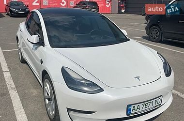 Седан Tesla Model 3 2021 в Киеве