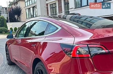 Седан Tesla Model 3 2019 в Львові