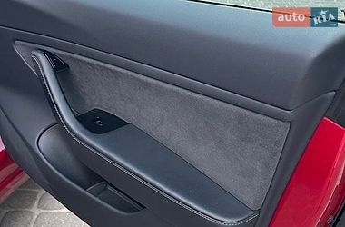 Седан Tesla Model 3 2019 в Львові